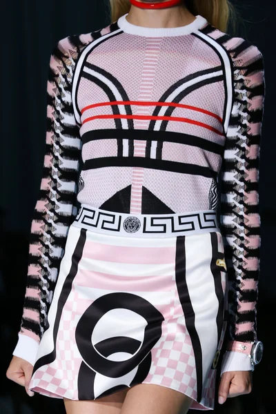 Look 24